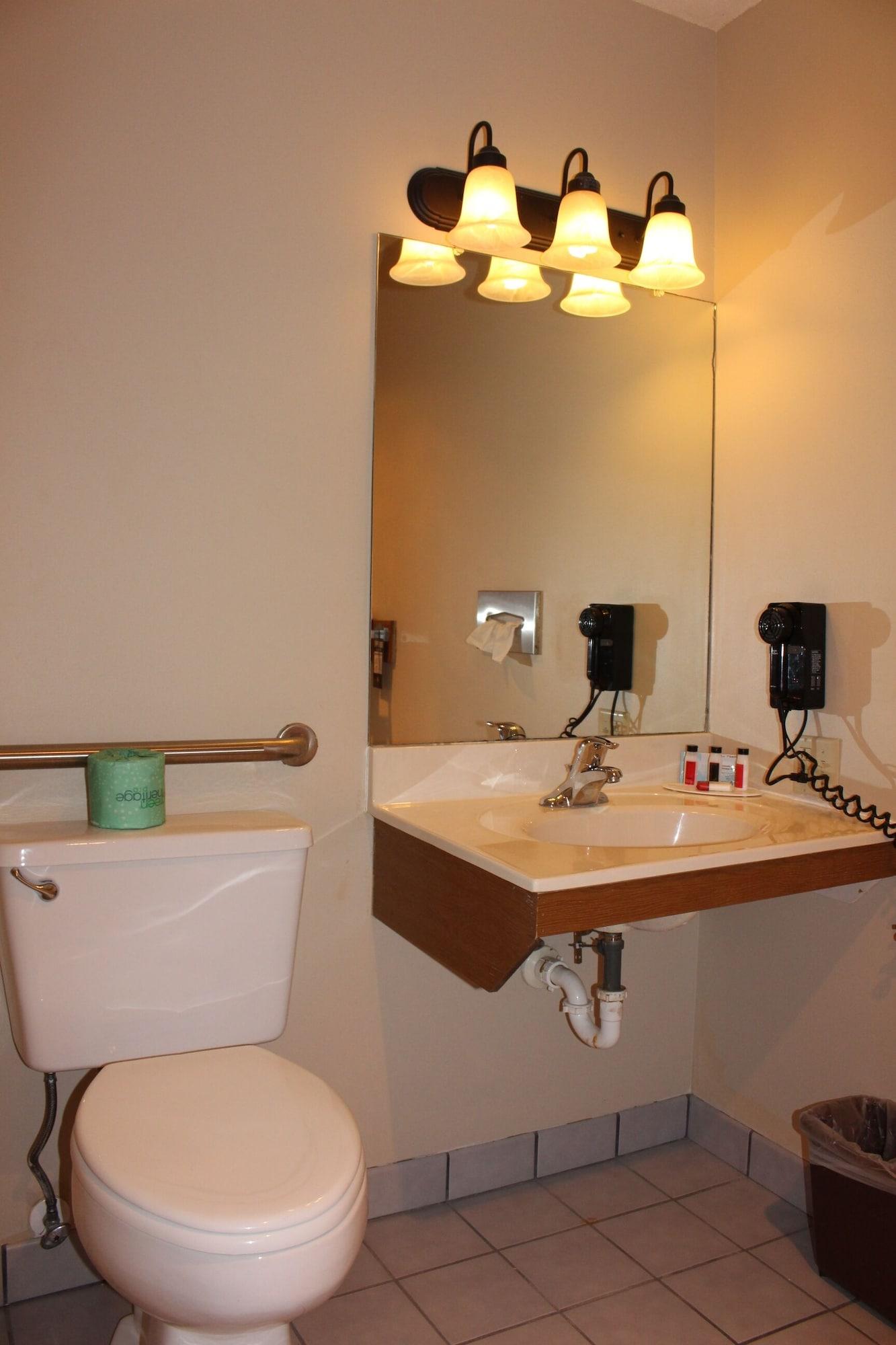 Super 8 By Wyndham Chamberlain Sd Hotel Екстериор снимка