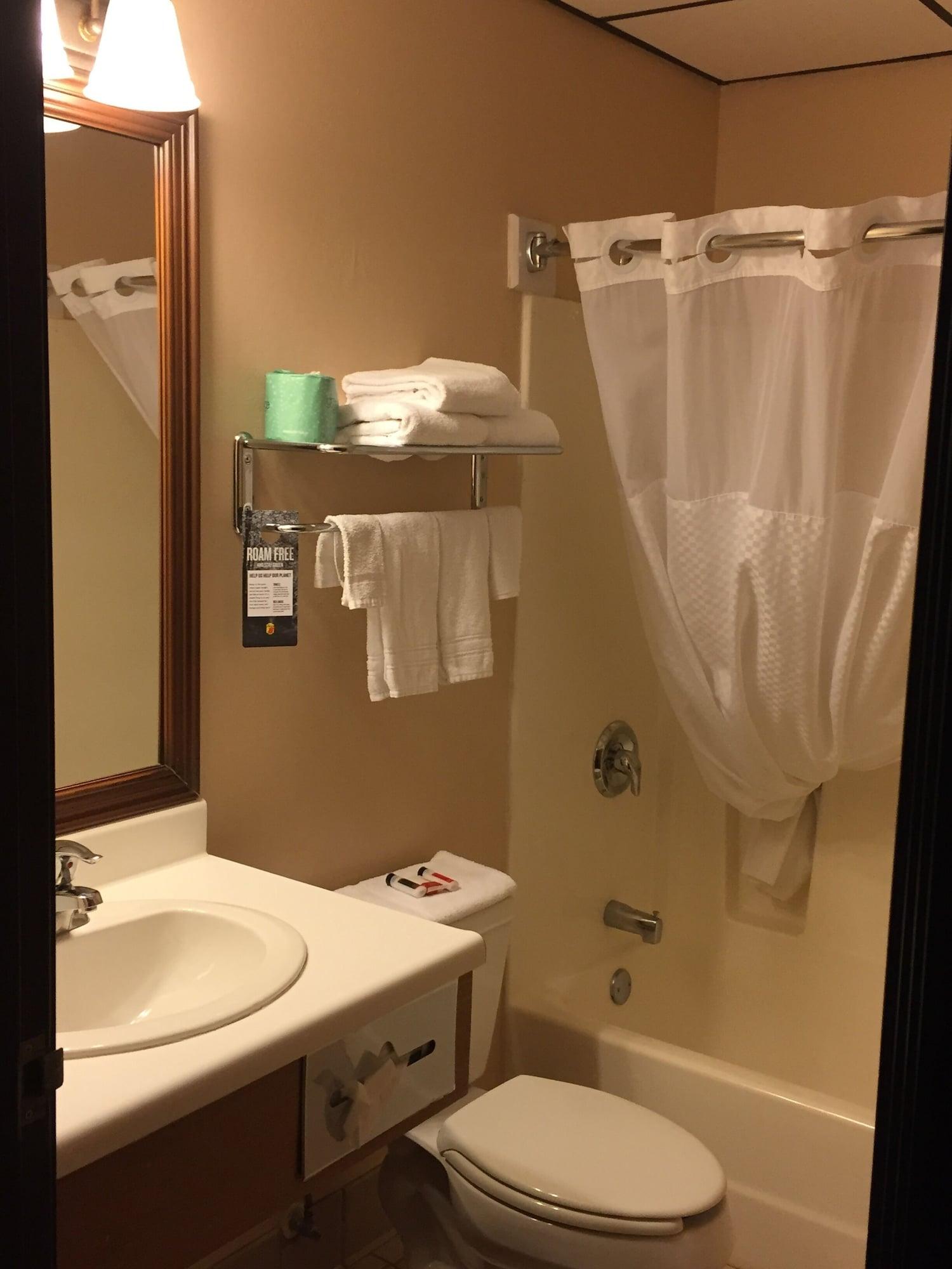 Super 8 By Wyndham Chamberlain Sd Hotel Екстериор снимка