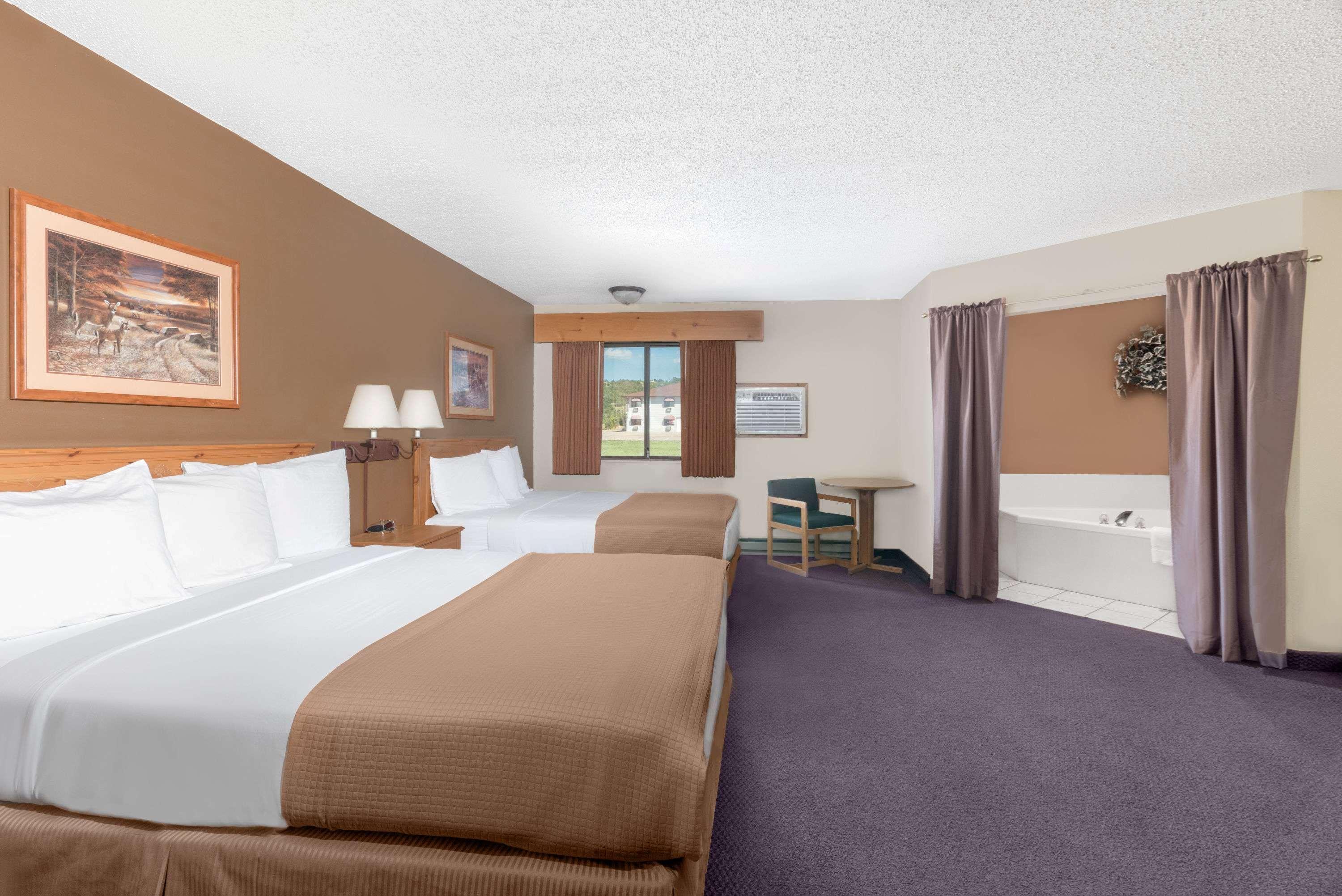 Super 8 By Wyndham Chamberlain Sd Hotel Екстериор снимка